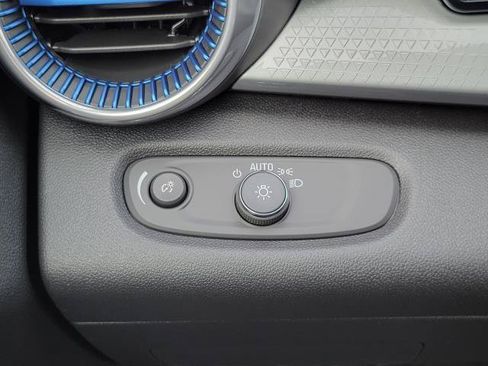 New 2026 Chevrolet Trax LT w/ LT Convenience Package FWD image 12
