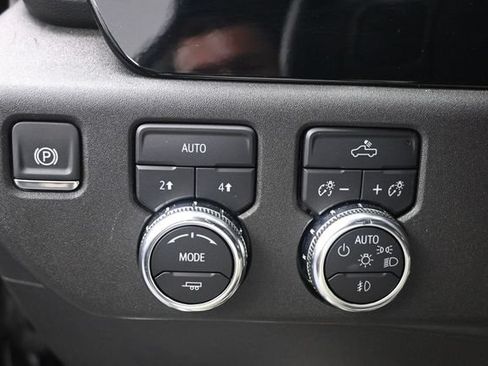 Used 2024 GMC Sierra 1500 Elevation AWD/4WD image 8