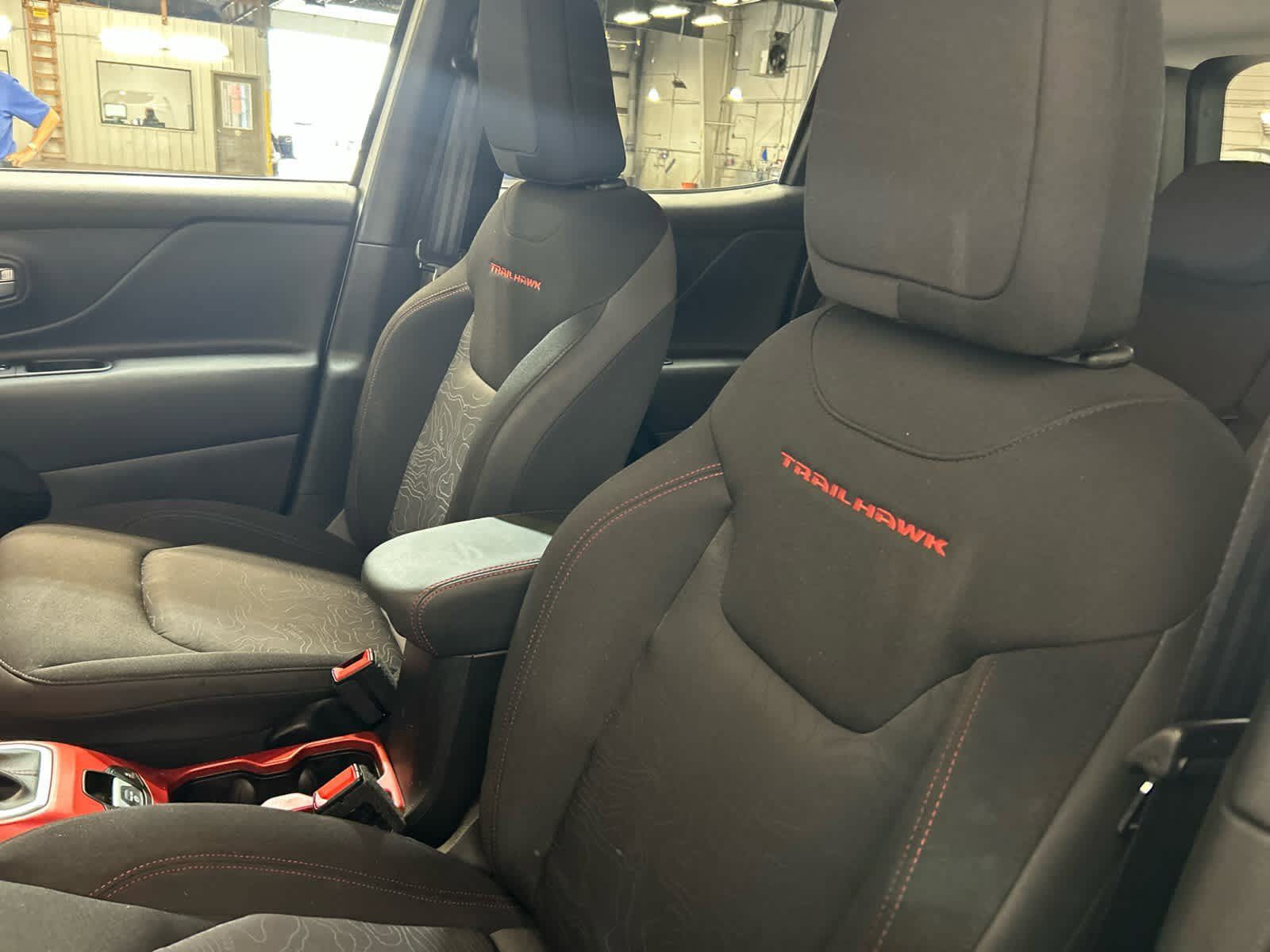 Used 2022 Jeep Renegade Trailhawk AWD/4WD image 9