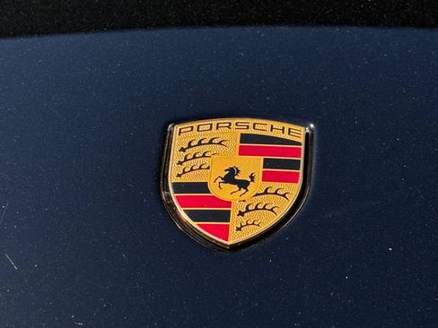 Certified 2022 Porsche Macan AWD/4WD image 30