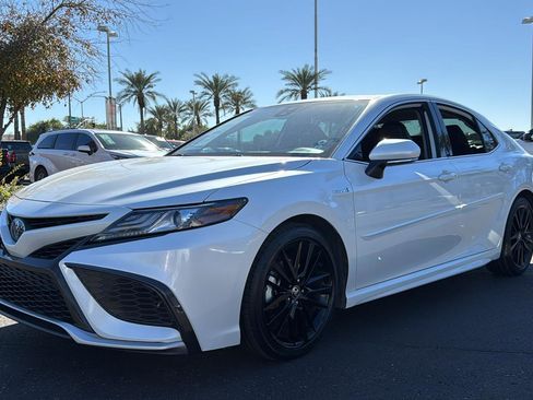 Used 2021 Toyota Camry XSE image 3