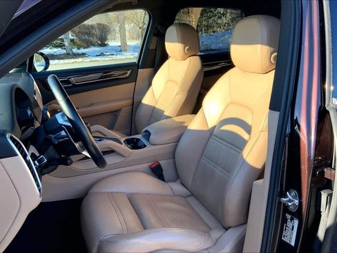 Used 2019 Porsche Cayenne image 8