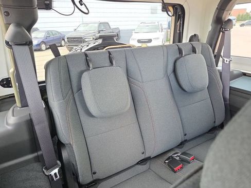 Used 2025 Jeep Wrangler Willys image 32