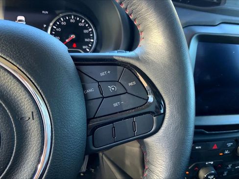 Used 2022 Jeep Renegade Trailhawk image 24