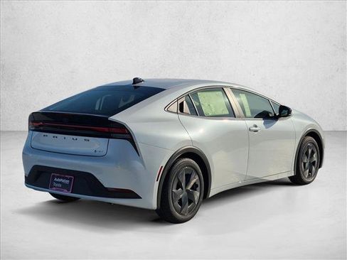 New 2027 Toyota Prius LE FWD image 2