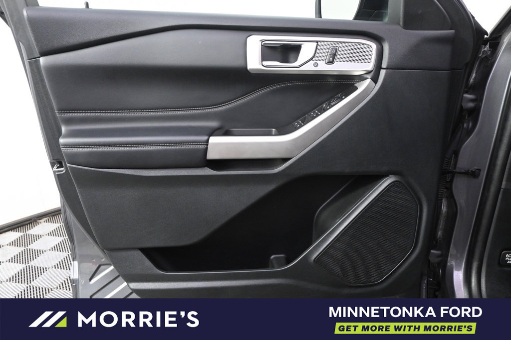 Used 2024 Ford Explorer XLT w/ Equipment Group 202A AWD/4WD image 23