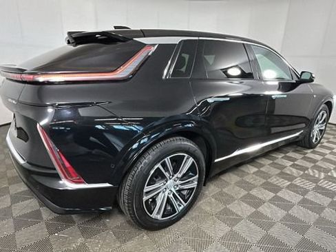 Used 2024 Cadillac Lyriq Luxury AWD/4WD image 3