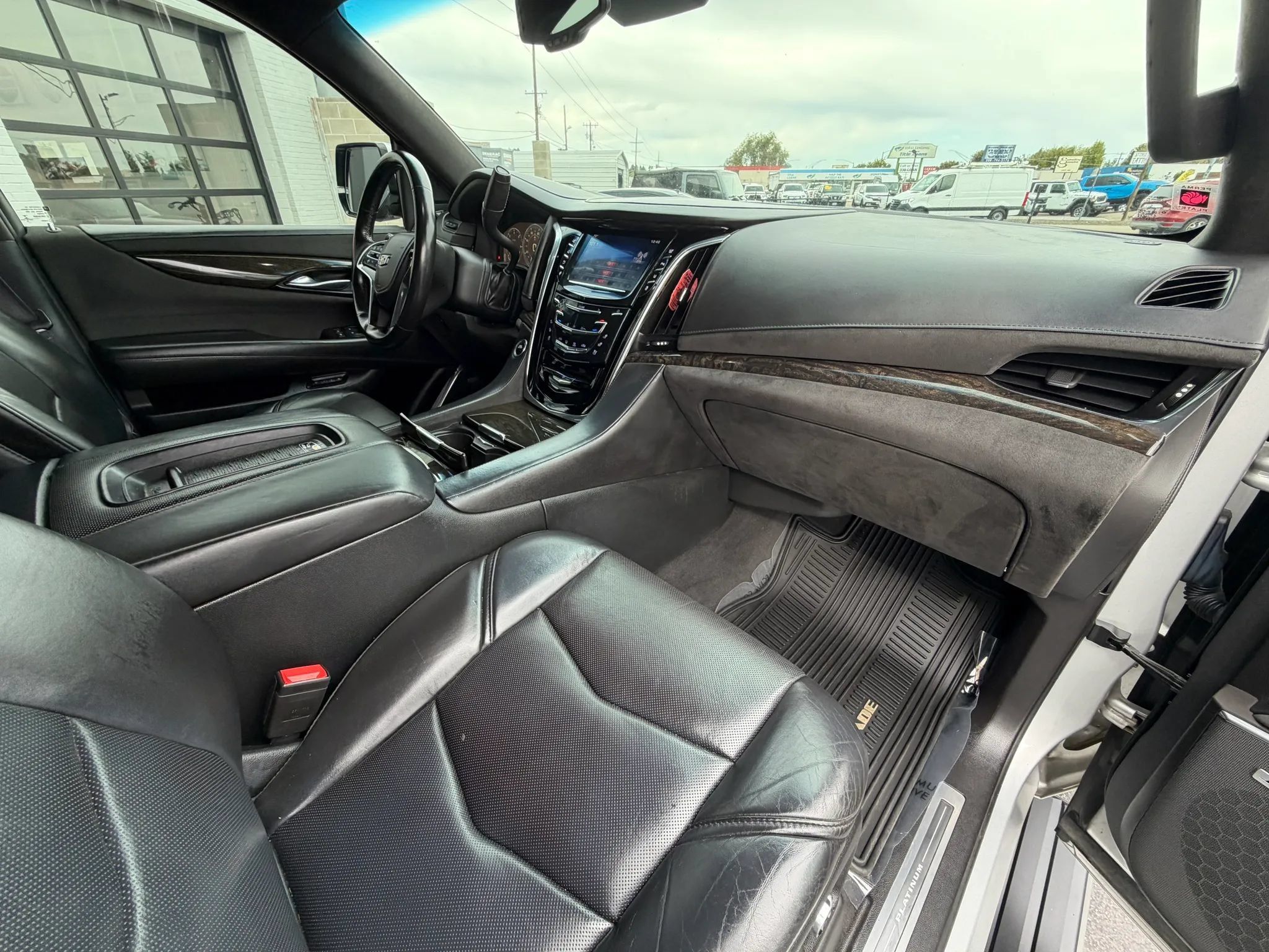 Used 2015 Cadillac Escalade Platinum AWD/4WD image 14