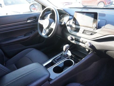 Used 2024 Nissan Altima 2.5 SV image 24