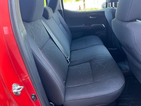 Used 2017 Toyota Tacoma TRD Sport w/ Premium & Technology Package AWD/4WD image 14