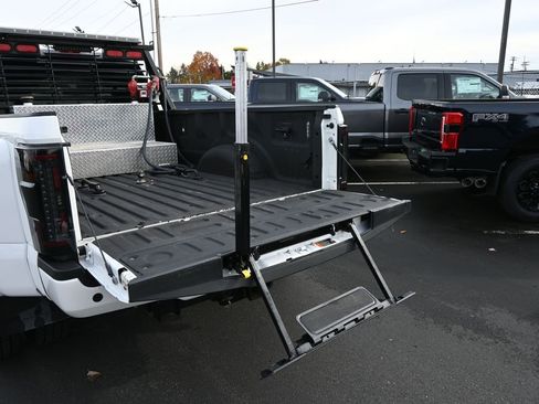 Used 2022 Ford F450 Platinum w/ FX4 Off-Road Package image 19