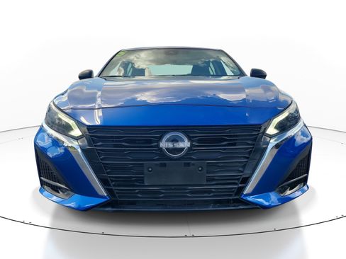 Used 2025 Nissan Altima 2.5 SV FWD image 2