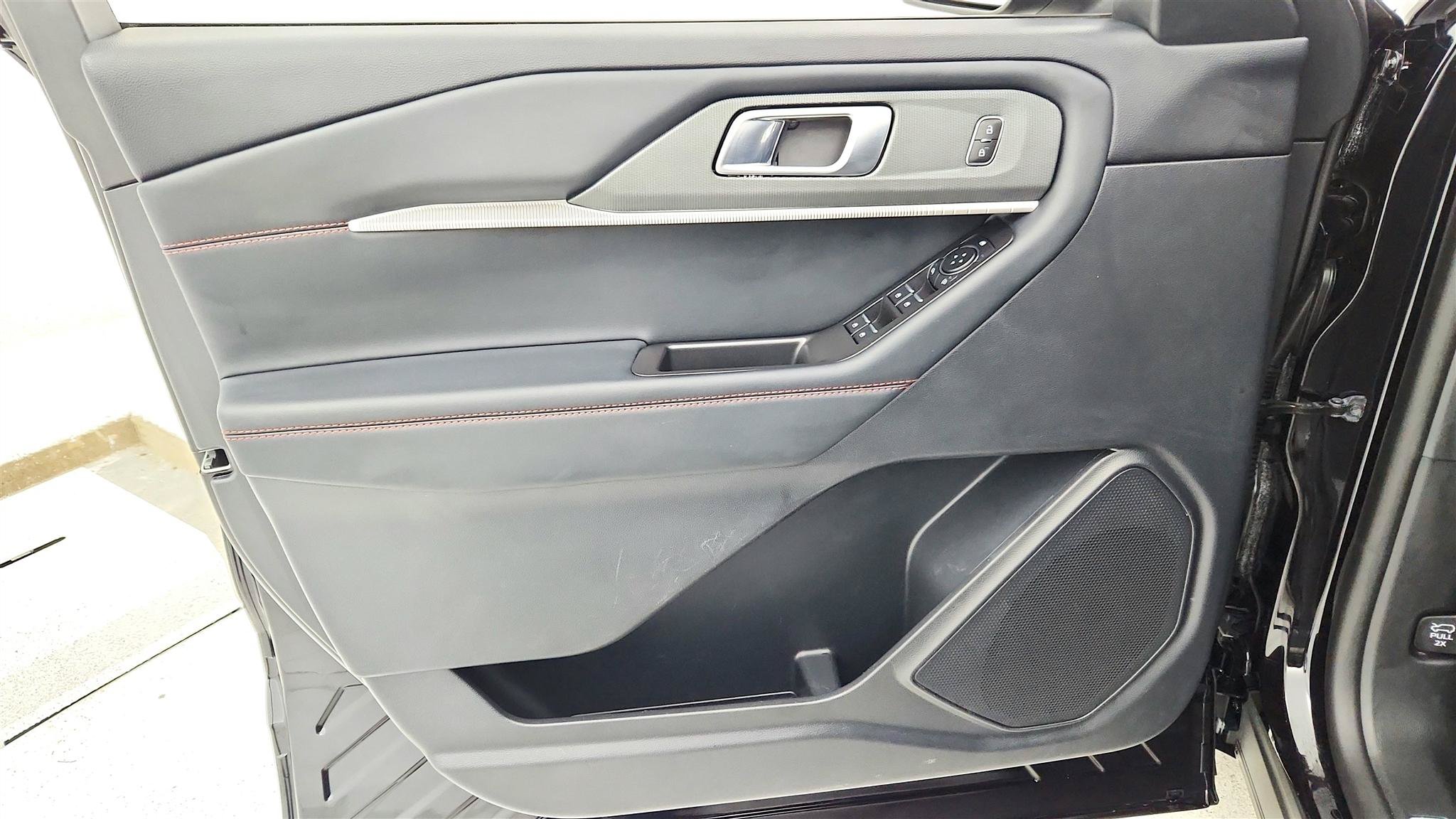 Used 2025 Ford Explorer ST-Line AWD/4WD image 29