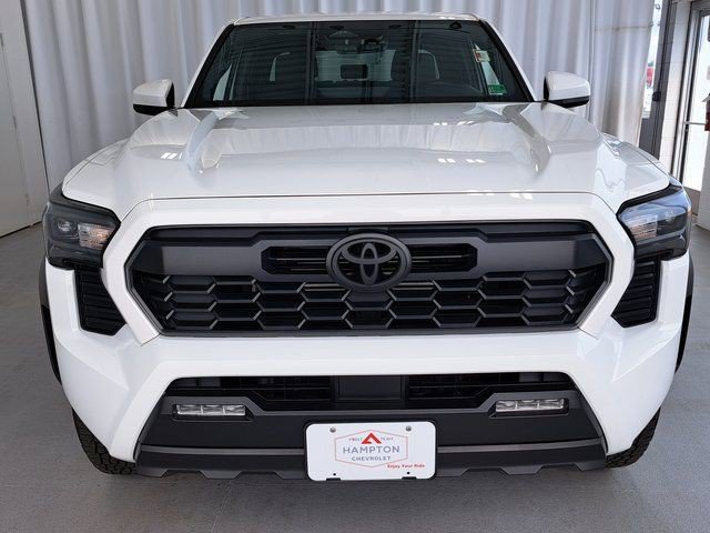 Used 2024 Toyota Tacoma TRD Off-Road AWD/4WD image 4