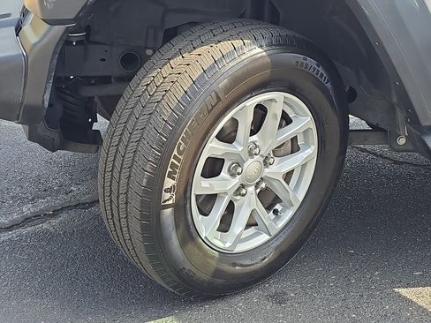 Used 2023 Jeep Wrangler Sport S image 26