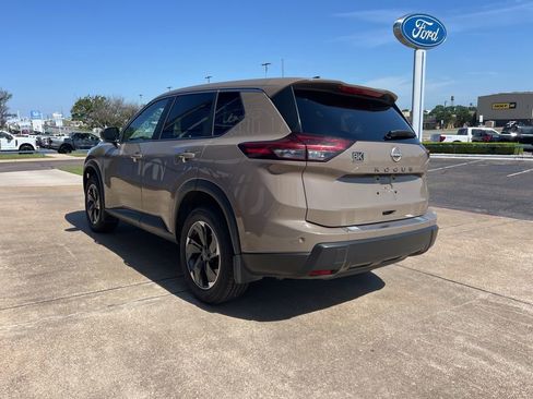 Used 2025 Nissan Rogue SV FWD image 5