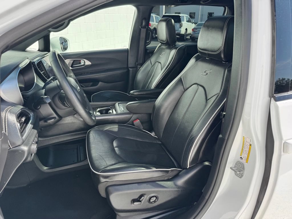 Used 2022 Chrysler Pacifica Limited w/ S Appearance Package FWD image 22