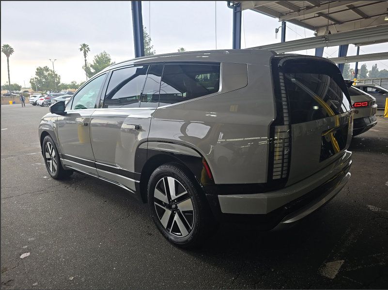 Used 2026 Hyundai Ioniq 9 SEL AWD/4WD image 7
