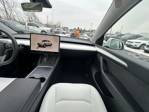 Used 2023 Tesla Model Y Long Range image 27