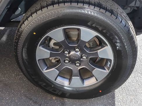 Used 2018 Jeep Wrangler Unlimited Sahara image 11