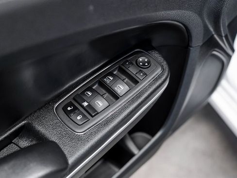 Used 2022 Chrysler 300 Touring image 22