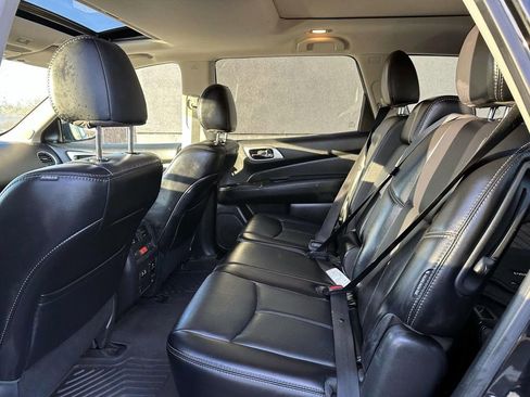 Used 2019 Nissan Pathfinder Platinum image 10