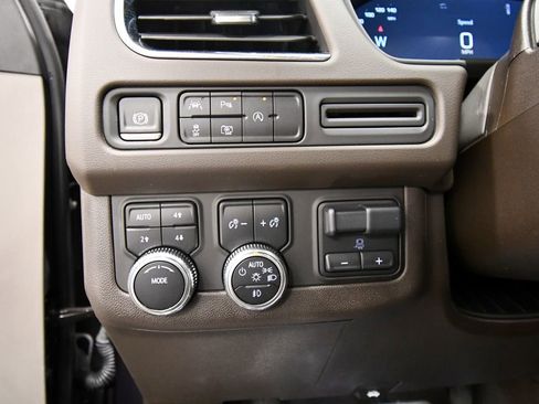 Used 2024 GMC Yukon XL SLT w/ SLT Premium Package image 20