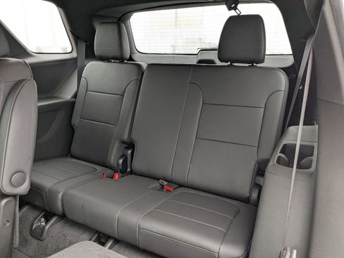 Used 2023 Chevrolet Traverse High Country image 16
