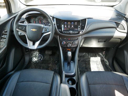 Used 2020 Chevrolet Trax LT w/ LT Convenience Package AWD/4WD image 10