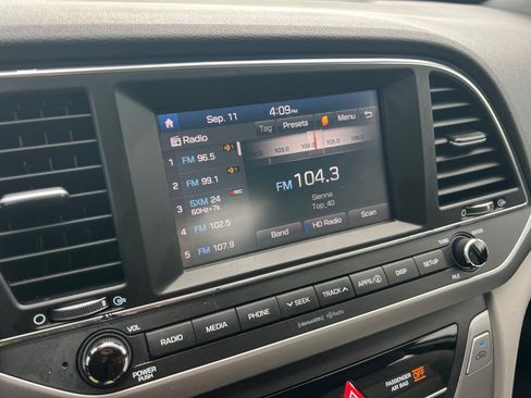 Used 2018 Hyundai Elantra SEL FWD image 14