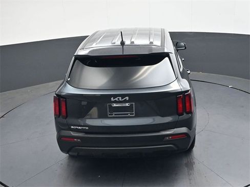 Used 2023 Kia Sorento LX image 25