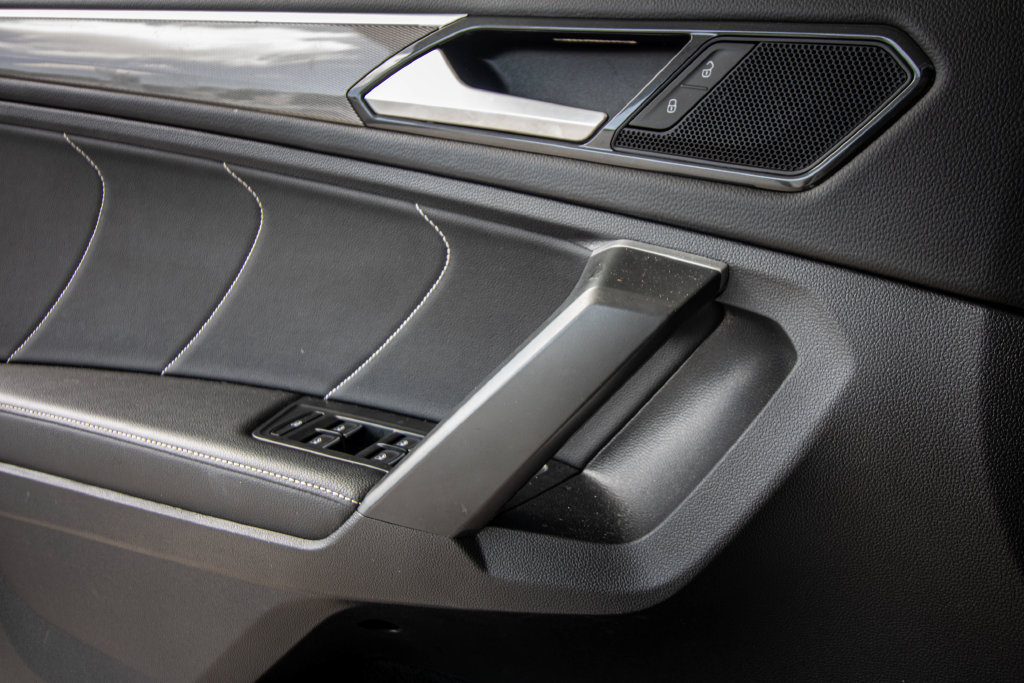 Certified 2023 Volkswagen Tiguan SE R-Line FWD image 21