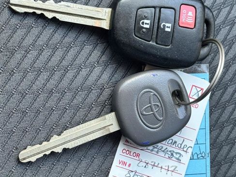 Used 2018 Toyota Highlander LE FWD image 14