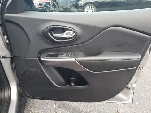 Used 2022 Jeep Cherokee Limited image 17