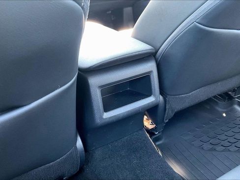Used 2022 Toyota Camry SE FWD image 11