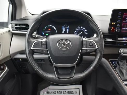Used 2024 Toyota Sienna XLE image 21