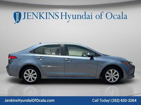 Used 2020 Toyota Corolla LE FWD image 2