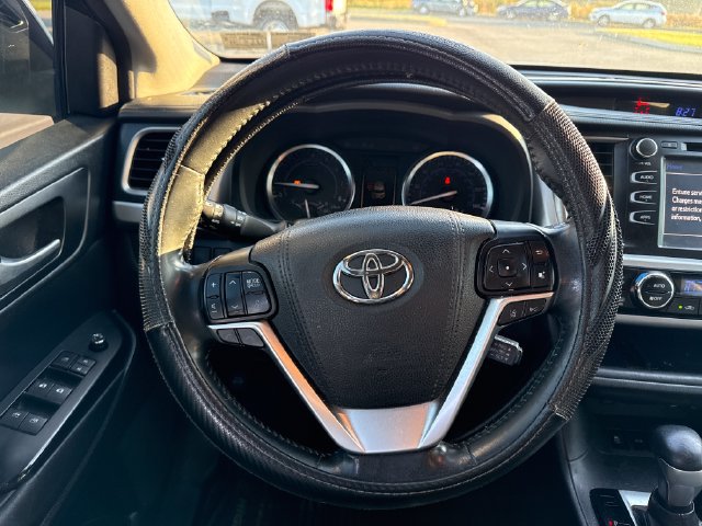 Used 2017 Toyota Highlander SE AWD/4WD image 22