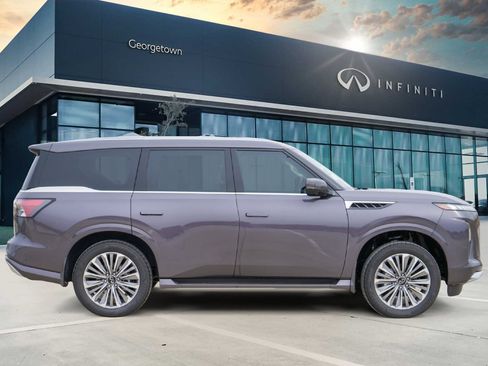 New 2026 INFINITI QX80 Luxe image 3