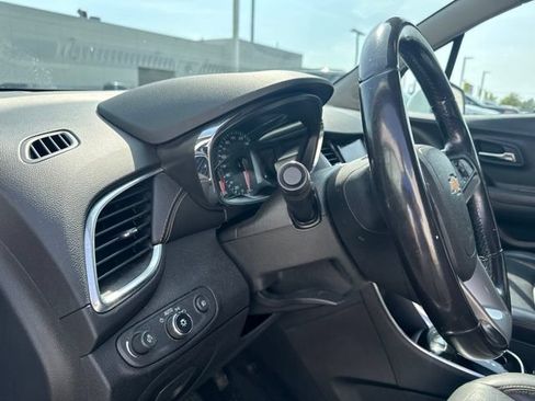 Used 2020 Chevrolet Trax Premier AWD/4WD image 12