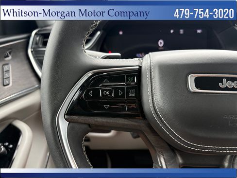 Used 2023 Jeep Grand Cherokee Overland w/ Luxury Tech Group IV AWD/4WD image 17