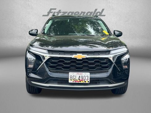 Used 2025 Chevrolet Trax LT image 2