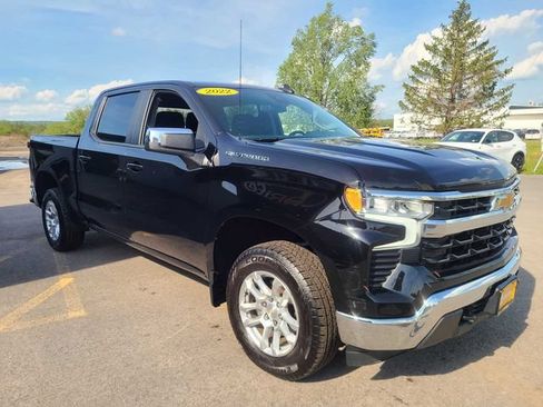 Used 2022 Chevrolet Silverado 1500 LT AWD/4WD image 4