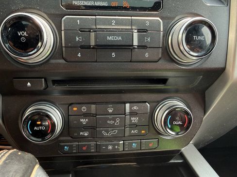Used 2018 Ford F150 Platinum w/ Equipment Group 701A Luxury AWD/4WD image 22