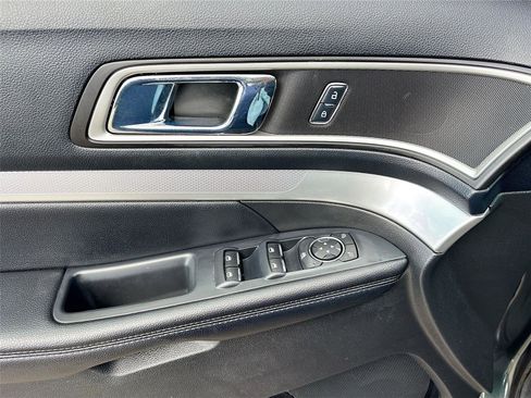 Used 2016 Ford Explorer XLT w/ Equipment Group 202A image 18