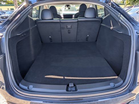 Used 2024 Tesla Model Y 2WD image 12