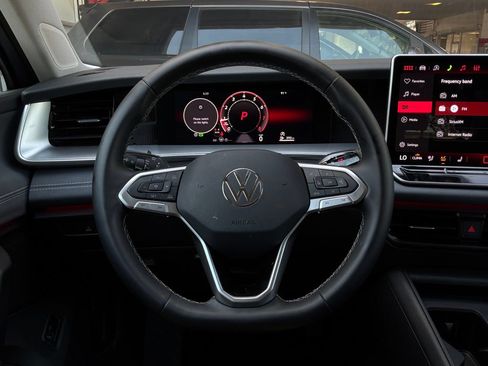 Used 2026 Volkswagen Tiguan SE FWD image 37