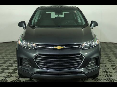 Used 2019 Chevrolet Trax LS AWD/4WD image 9