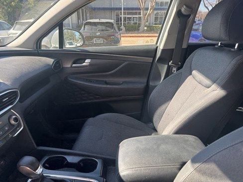 Used 2019 Hyundai Santa Fe SE image 6