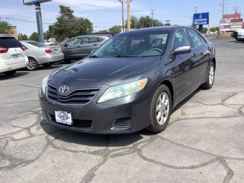 Used 2010 Toyota Camry LE FWD image 4